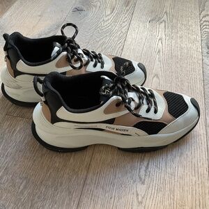 Steve Madden Black White and Tan Sneakers Size 9